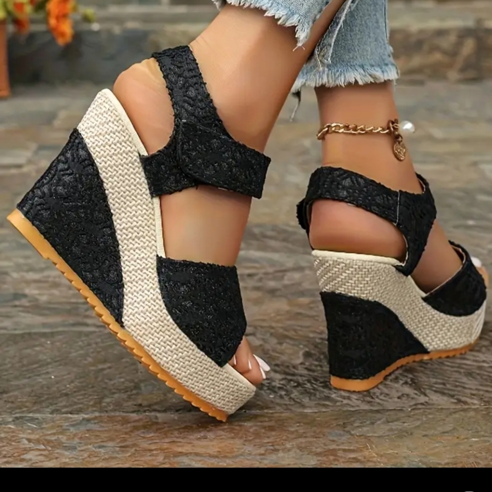 Black Embroidered Floral JuteShimmer & Wedges Platform Sandals Heels.  NEW!